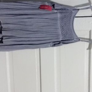 A low neck splendor.